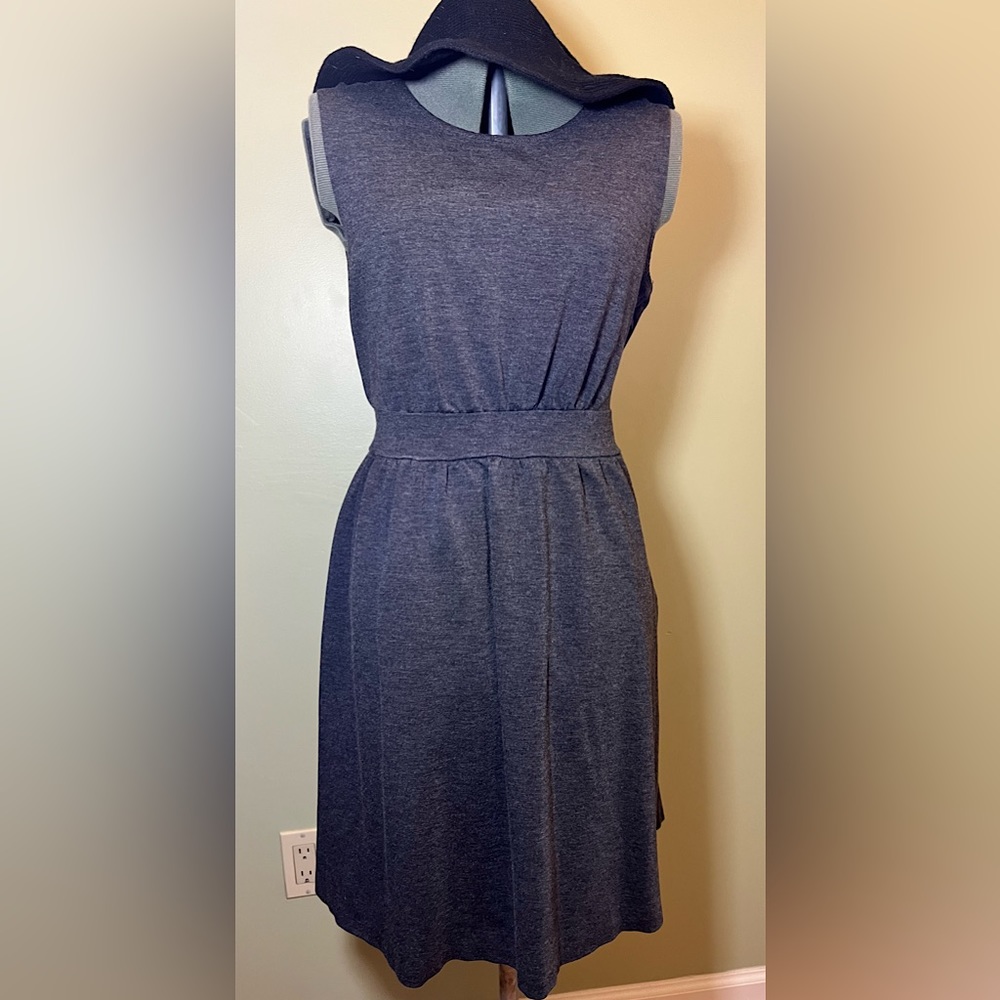 Banana Republic Grey Sleeveless Dress, 10
